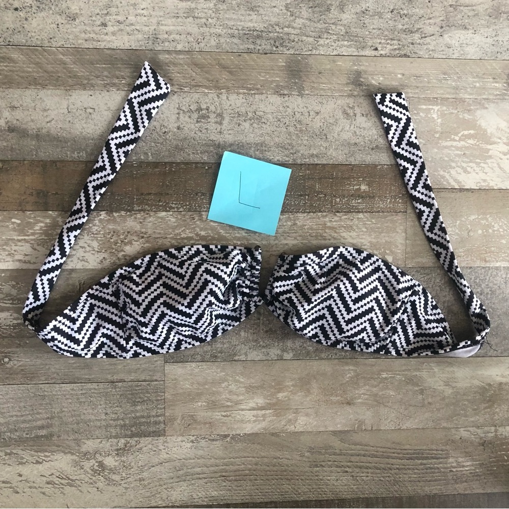 Black and white patterned bikini top